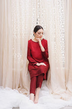 Load image into Gallery viewer, Scarlèt Red
